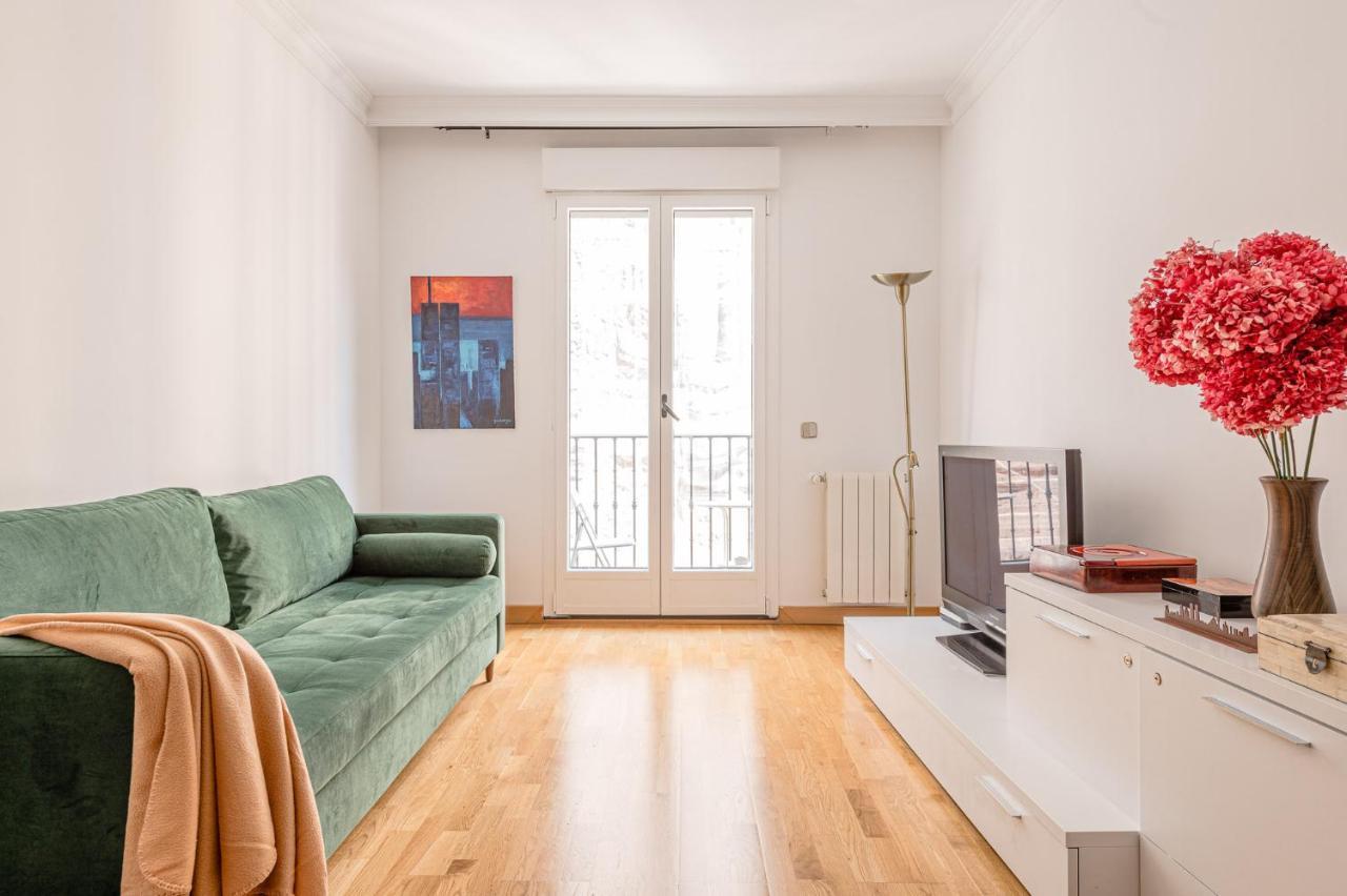 Apartment Spacious And Great With Swimming Pool In The Center Of By Sharingco.