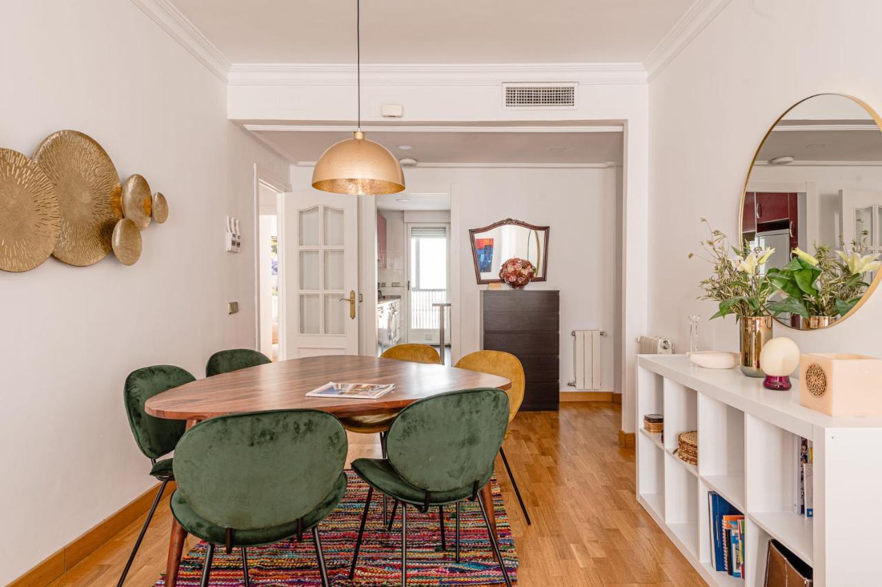 Apartment Spacious And Great With Swimming Pool In The Center Of By Sharingco.
